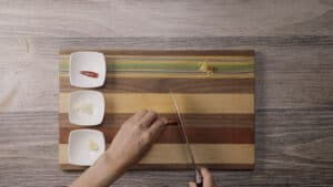 Slicing red pepper